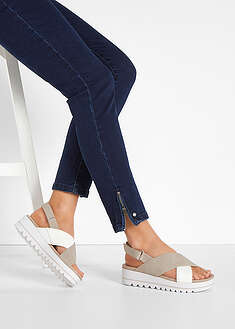 Jana-sandaalit mukavan leveällä lestillä