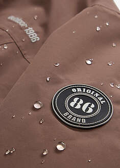 Vedenpitävä karvahupullinen ulkoilutakki